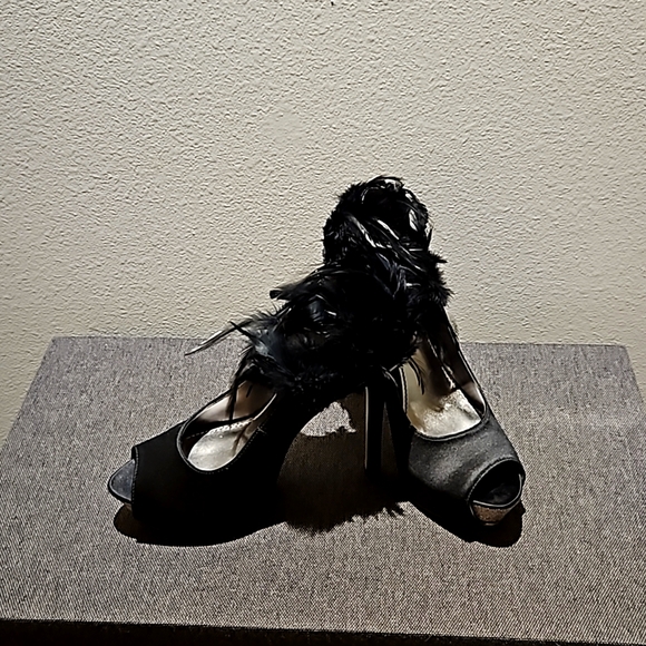 Enzo Angiolini Platform Feather Heels - Picture 1 of 6